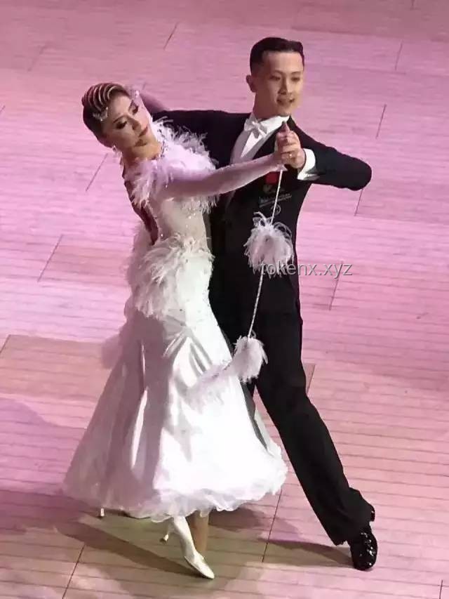 54岁雪姨王琳英国黑池舞蹈节勇夺第三：年龄不是梦想的阻碍！