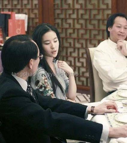 **“女生刷不到！男生吓一跳！”现象背后的内容对比分析**