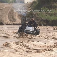 新疆库车大峡谷洪水谣言背后的行业洞察：旅游信息真实性挑战与机遇